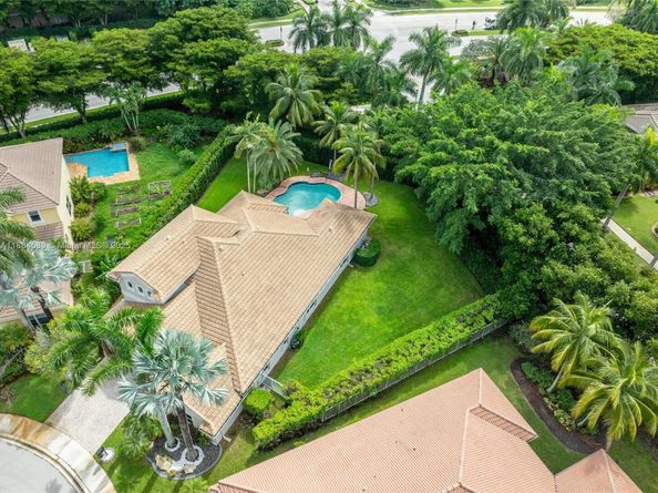 2025 Harbor View Cir, Weston FL 33327