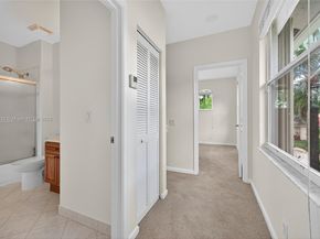 2025 Harbor View Cir, Weston FL 33327