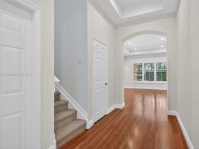 2025 Harbor View Cir, Weston FL 33327