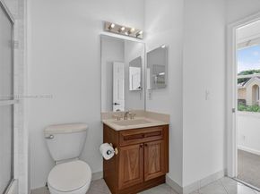 2025 Harbor View Cir, Weston FL 33327