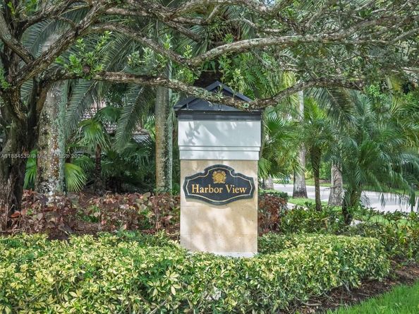 2025 Harbor View Cir, Weston FL 33327