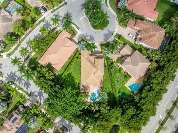 2025 Harbor View Cir, Weston FL 33327