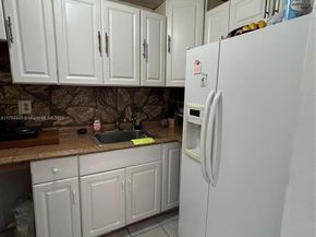 3806 SW 84th Ave 17E, Miami FL 33155