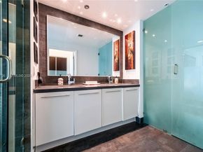 90 SW 3rd St 2116, Miami FL 33130