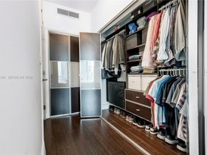 90 SW 3rd St 2116, Miami FL 33130