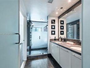 90 SW 3rd St 2116, Miami FL 33130