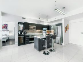 90 SW 3rd St 2116, Miami FL 33130