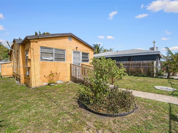 1733 NW 66th St, Miami FL 33147