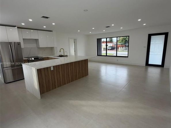 4872 NW 171st Ter, Miami Gardens FL 33055