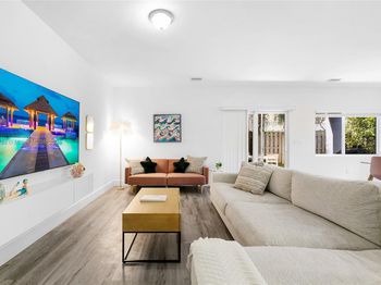 1123 NE 23rd Ter