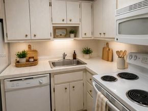 2899 Collins Ave 1040, Miami Beach FL 33140