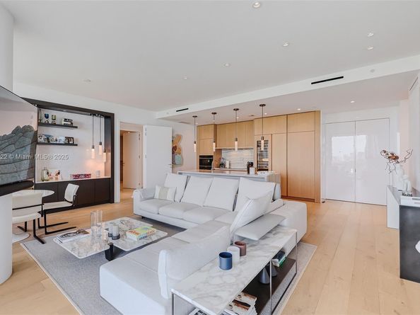 8701 Collins Ave 904, Miami Beach FL 33154