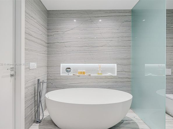 8701 Collins Ave 904, Miami Beach FL 33154