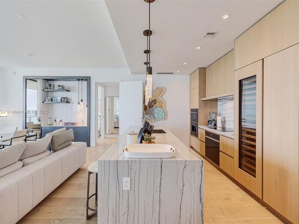 8701 Collins Ave 904, Miami Beach FL 33154