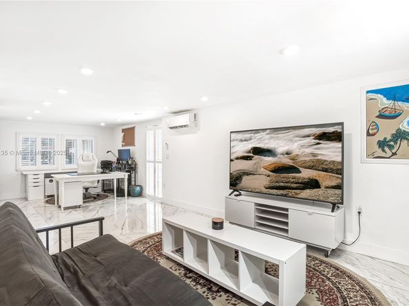 12545 Palm Rd, North Miami FL 33181