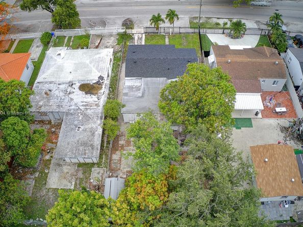 1426 NW 28th St, Miami FL 33142