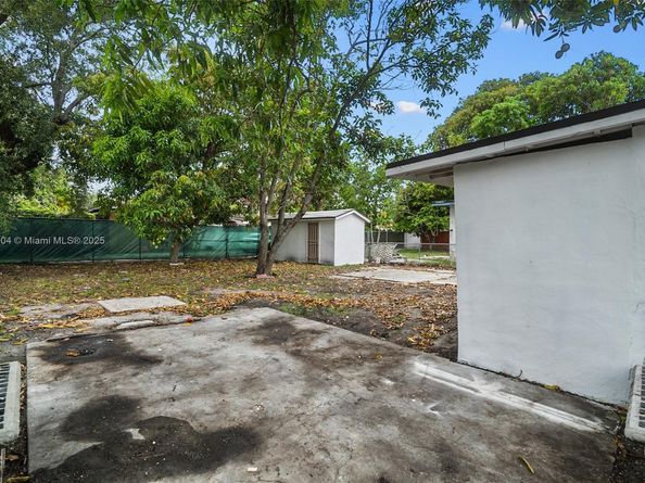 1426 NW 28th St, Miami FL 33142