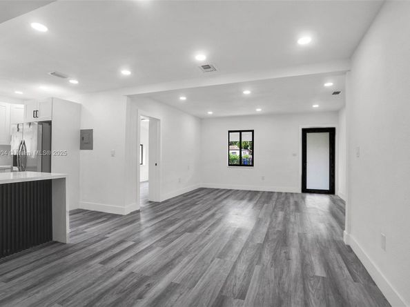 1426 NW 28th St, Miami FL 33142
