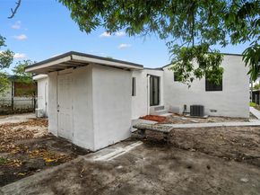 1426 NW 28th St, Miami FL 33142