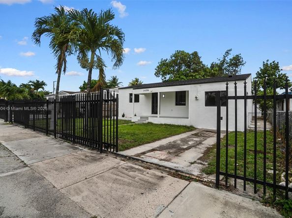 1426 NW 28th St, Miami FL 33142