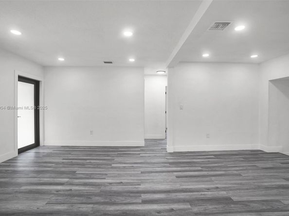 1426 NW 28th St, Miami FL 33142