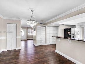 32 Wimbledon Lake Dr 221, Plantation FL 33324