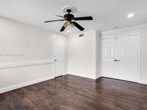 32 Wimbledon Lake Dr 221, Plantation FL 33324