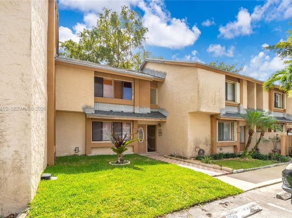 32 Wimbledon Lake Dr 221, Plantation FL 33324