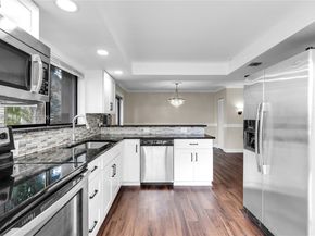 32 Wimbledon Lake Dr 221, Plantation FL 33324