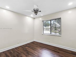 32 Wimbledon Lake Dr 221, Plantation FL 33324