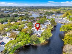 32 Wimbledon Lake Dr 221, Plantation FL 33324