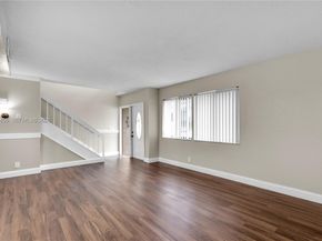 32 Wimbledon Lake Dr 221, Plantation FL 33324