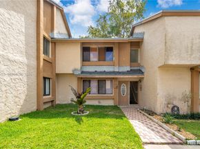 32 Wimbledon Lake Dr 221, Plantation FL 33324