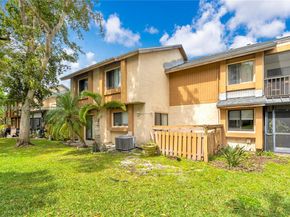 32 Wimbledon Lake Dr 221, Plantation FL 33324