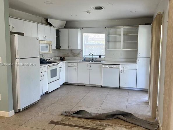 472 SE 22nd Dr, Homestead FL 33033