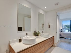 121 NE 34th St 902, Miami FL 33137