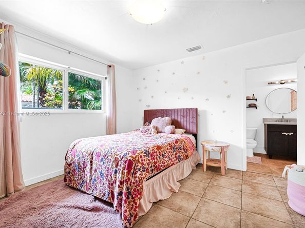 10619 NE 10th Pl, Miami Shores FL 33138