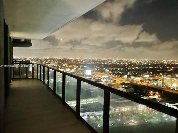 121 NE 34 St 2215, Miami FL 33137