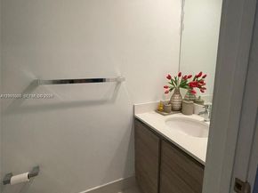 121 NE 34 St 2215, Miami FL 33137
