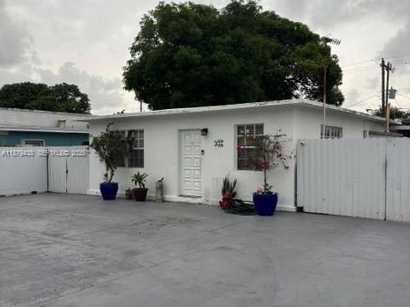 832 E 20th St, Hialeah FL 33013