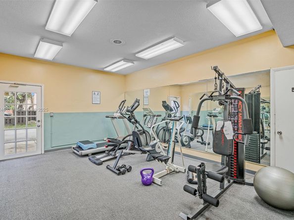 10834 N Kendall Dr X12, Miami FL 33176