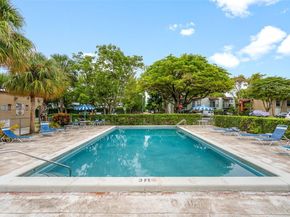 10834 N Kendall Dr X12, Miami FL 33176