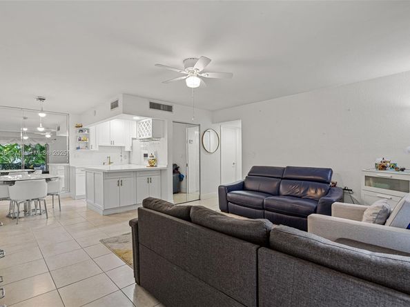 10834 N Kendall Dr X12, Miami FL 33176