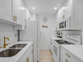 10834 N Kendall Dr X12, Miami FL 33176