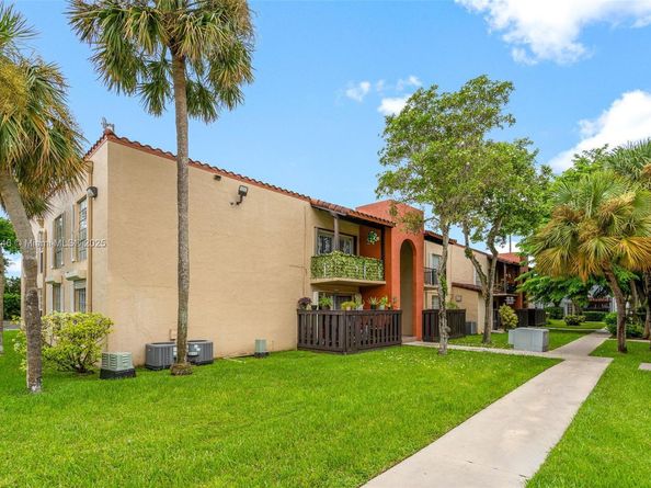 10834 N Kendall Dr X12, Miami FL 33176