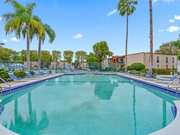 10834 N Kendall Dr X12, Miami FL 33176