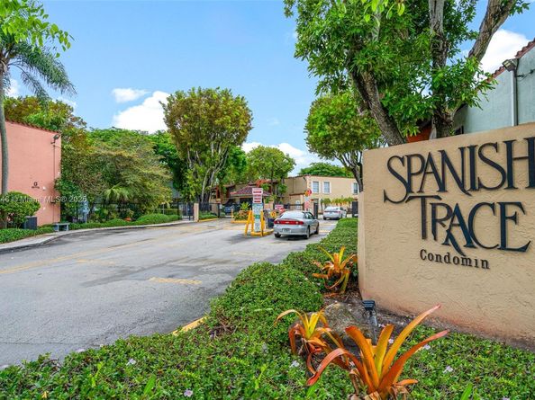 10834 N Kendall Dr X12, Miami FL 33176