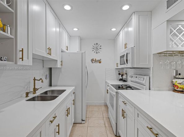10834 N Kendall Dr X12, Miami FL 33176