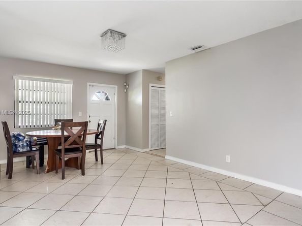 6528 SW 26th St, Miramar FL 33023