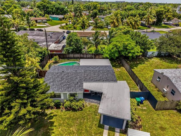 6528 SW 26th St, Miramar FL 33023